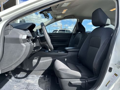 Used 2024 Nissan Altima 2.5 S FWD image 13