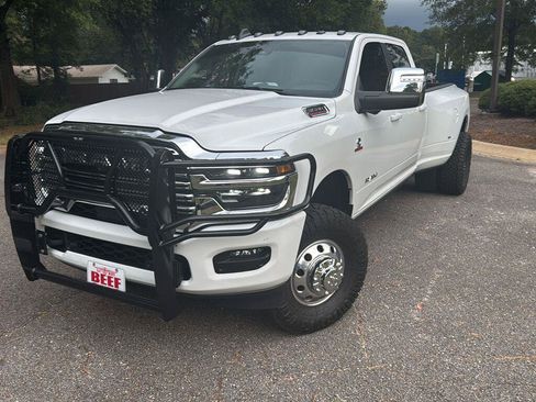 Used 2025 RAM 3500 Laramie AWD/4WD image 2