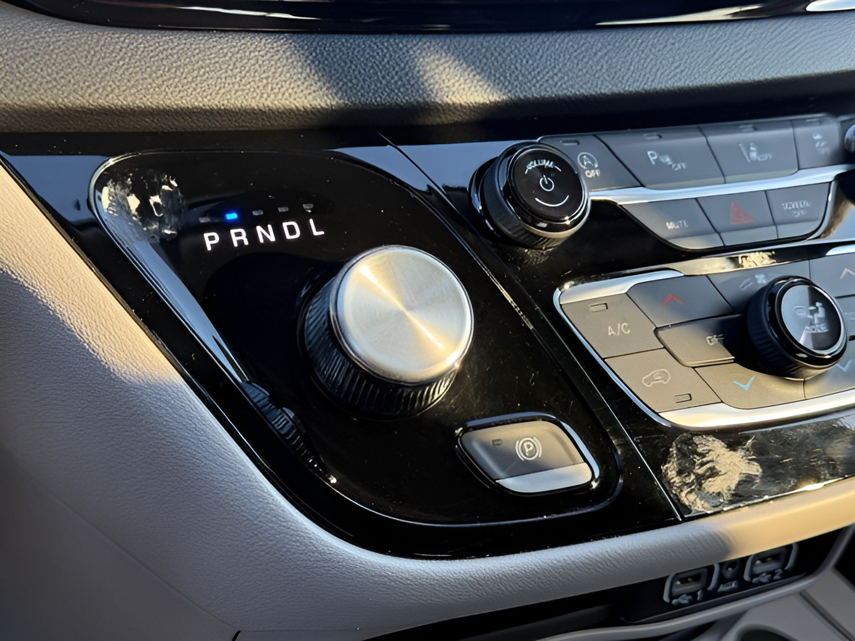 Used 2024 Chrysler Pacifica Touring-L FWD image 25