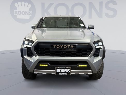Used 2024 Toyota Tacoma Trailhunter image 11