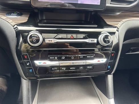 Used 2021 Ford Explorer Limited w/ Equipment Group 301A image 23