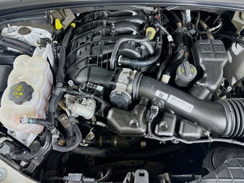 Used 2023 Jeep Grand Cherokee Limited w/ Luxury Tech Group II image 33