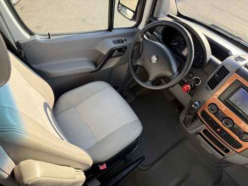 Used 2008 Dodge Sprinter 2500 w/ Trailer Tow Group image 63