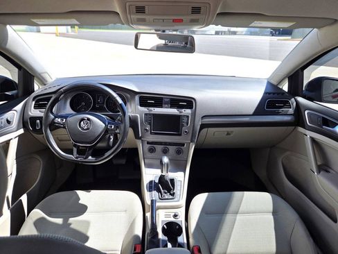 Used 2017 Volkswagen Golf 4-Door FWD image 17
