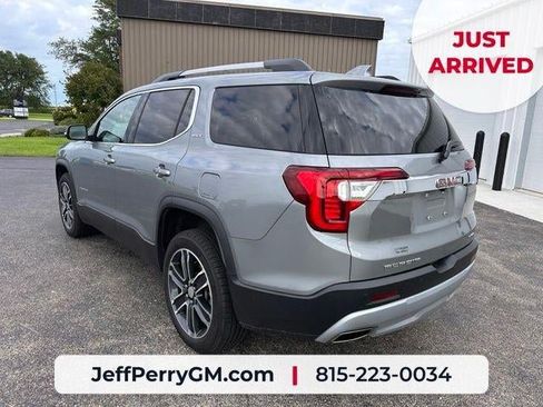 Used 2023 GMC Acadia SLT w/ Technology Package AWD/4WD image 4