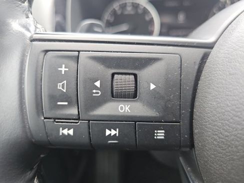 Used 2025 Nissan Pathfinder SV FWD image 31
