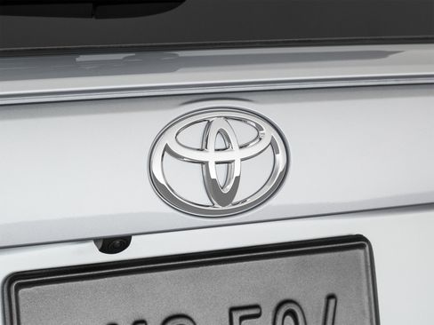 Used 2019 Toyota RAV4 XLE Premium FWD image 62