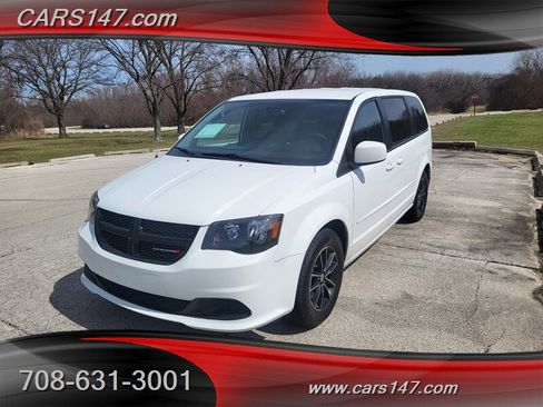 Used 2016 Dodge Grand Caravan SE image 1
