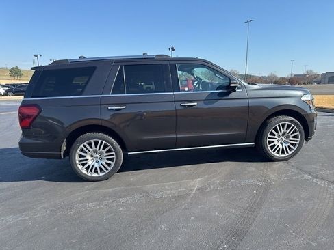 Used 2023 Ford Expedition Limited image 6