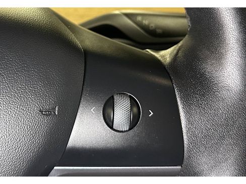 Used 2022 Tesla Model Y Performance AWD/4WD image 25