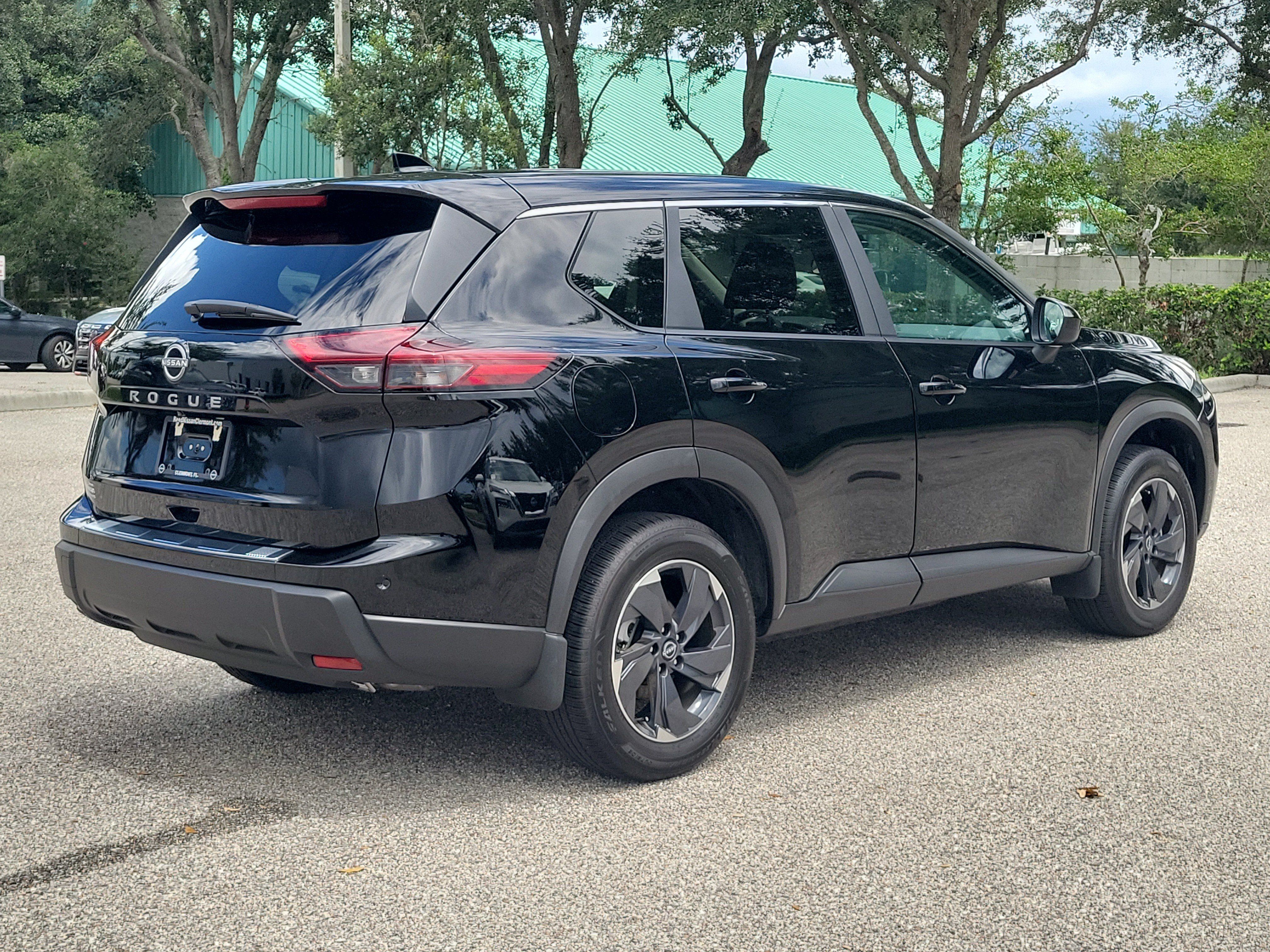 Certified 2026 Nissan Rogue SV w/ Cold Weather Package FWD image 5