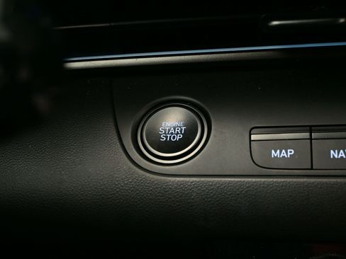 Certified 2025 Hyundai Elantra SEL image 22