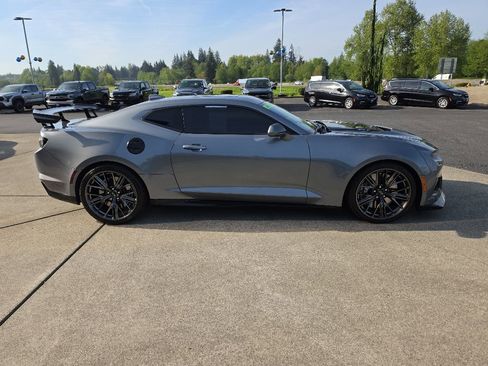 Used 2020 Chevrolet Camaro ZL1 RWD image 7
