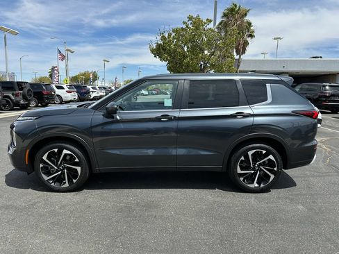 Used 2024 Mitsubishi Outlander SE AWD/4WD image 3