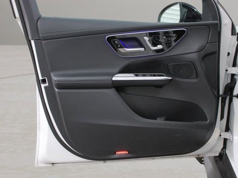 Used 2025 Mercedes-Benz GLC 300 4MATIC image 30