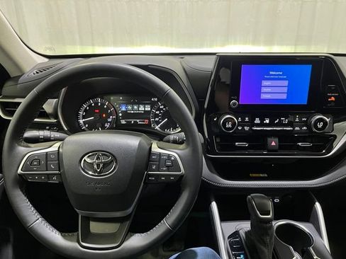 Certified 2024 Toyota Highlander XLE AWD/4WD image 23