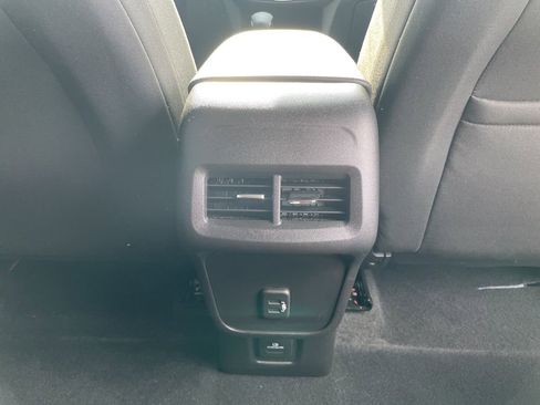 Used 2024 Chevrolet Equinox LT FWD image 35