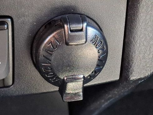 Used 2017 Toyota RAV4 LE AWD/4WD image 23