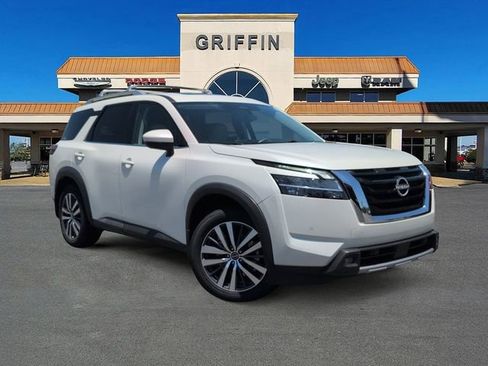 Used 2022 Nissan Pathfinder SL w/ SL Premium Package FWD image 2