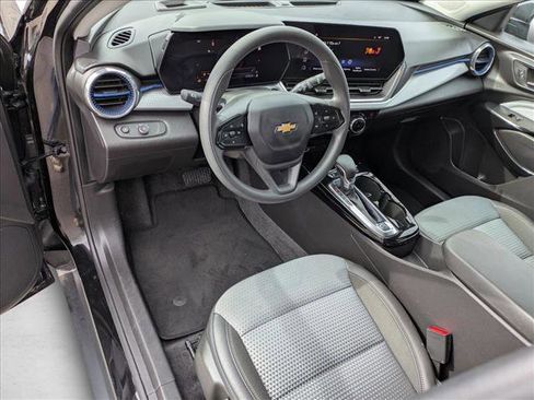 Used 2025 Chevrolet Trax LT image 13