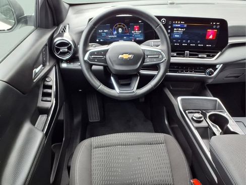 Used 2026 Chevrolet Equinox LT FWD image 10