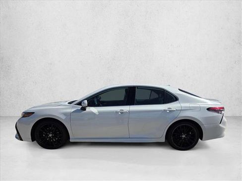 Used 2023 Toyota Camry XSE FWD image 9