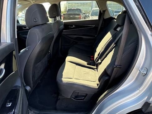 Used 2017 Kia Sorento AWD w/ LX Convenience Package image 13