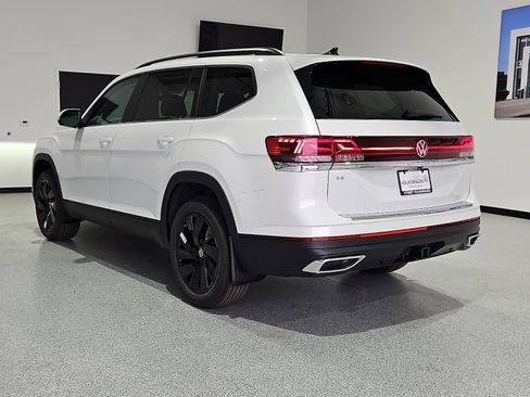 New 2026 Volkswagen Atlas SE FWD image 2