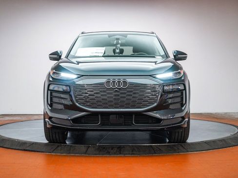 New 2025 Audi Q6 e-tron Premium image 3