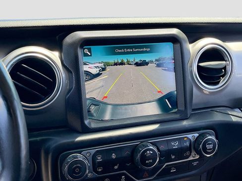 Certified 2020 Jeep Gladiator Overland AWD/4WD image 14