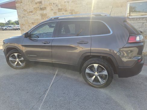 Used 2019 Jeep Cherokee Limited image 3