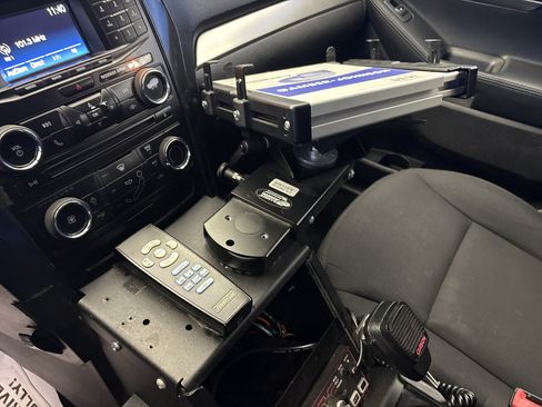 Used 2017 Ford Explorer 4WD Police Interceptor image 19