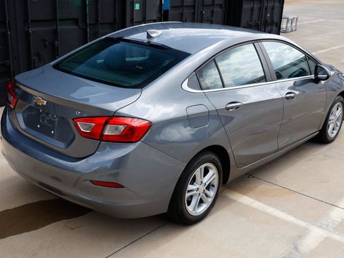 Used 2018 Chevrolet Cruze LT w/ Convenience Package FWD image 13