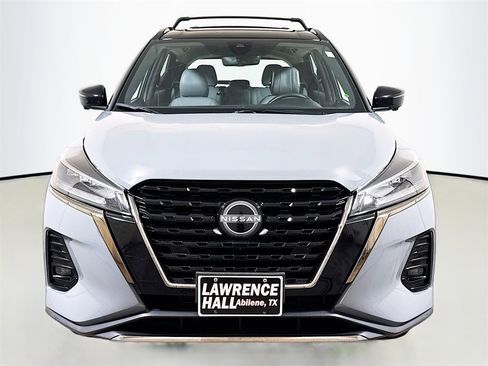 Used 2023 Nissan Kicks SR w/ SR Premium Package image 2