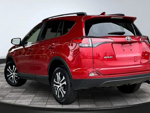Used 2017 Toyota RAV4 LE FWD image 4