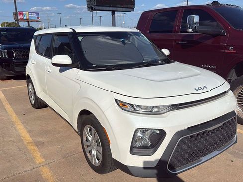 Used 2022 Kia Soul LX FWD image 1