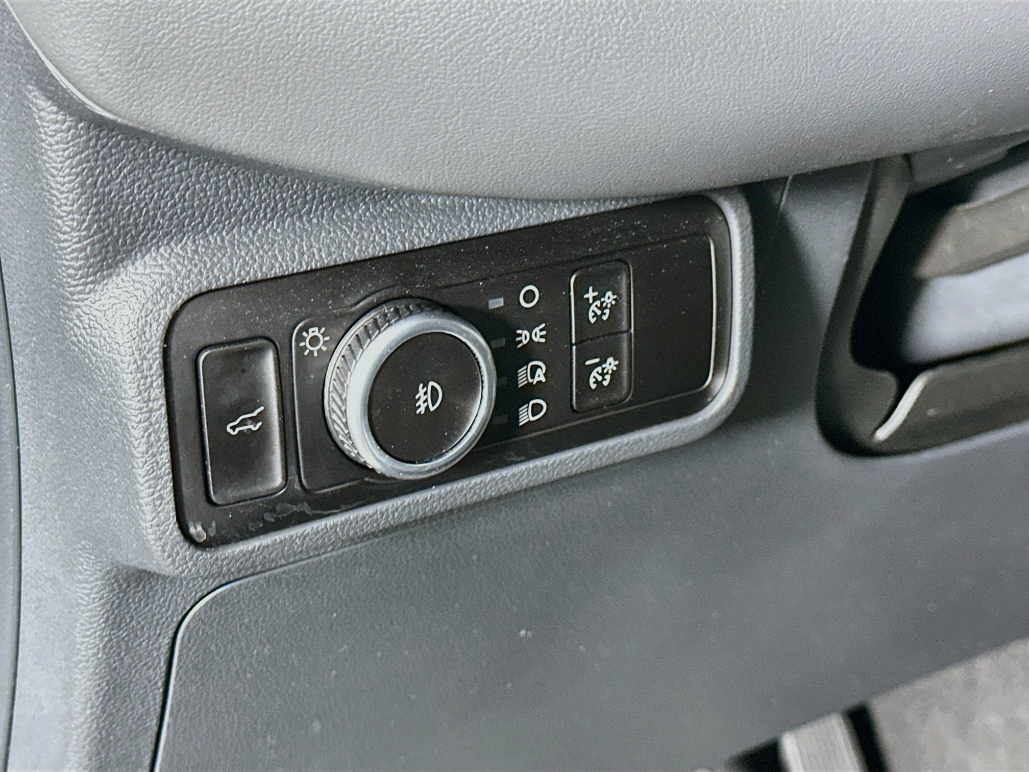 Used 2025 Ford Explorer Active w/ Active Comfort Package RWD image 16