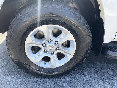 Used 2016 Toyota 4Runner SR5 image 8