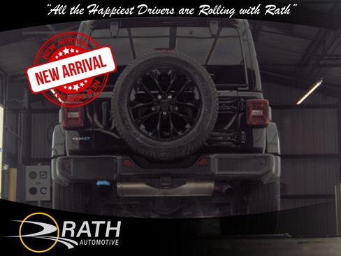 Used 2022 Jeep Wrangler Unlimited Sahara w/ Safety Group image 8