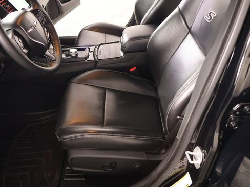 Used 2023 Chrysler 300 S w/ Comfort Group RWD image 12