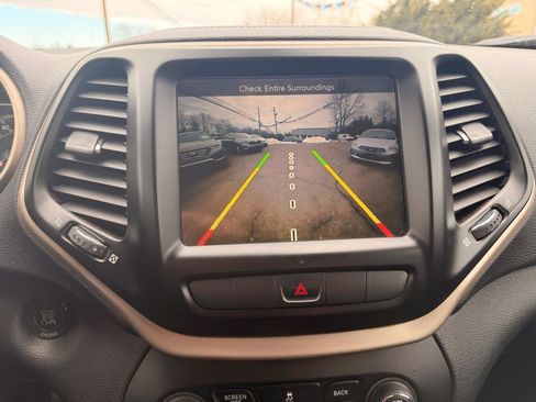 Used 2014 Jeep Cherokee Limited image 29