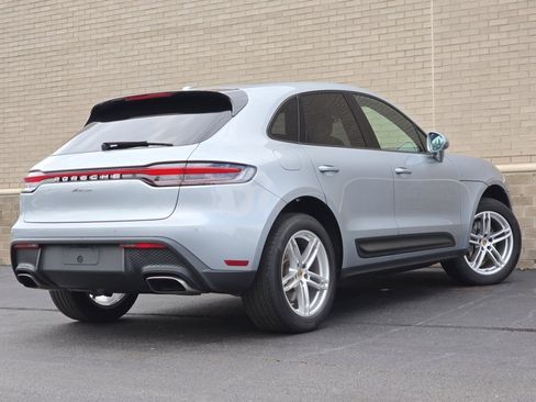 Certified 2024 Porsche Macan image 9