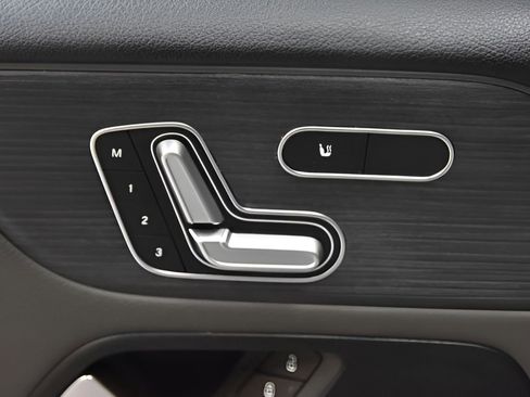 Used 2021 Mercedes-Benz GLB 35 AMG 4MATIC image 18