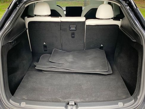 Used 2024 Tesla Model Y Performance image 10