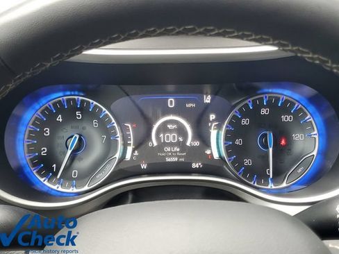 Used 2024 Chrysler Pacifica Touring-L FWD image 23