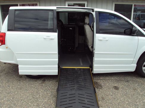 Used 2015 Dodge Grand Caravan SE w/ Quick Order Package 29E SE FWD image 8