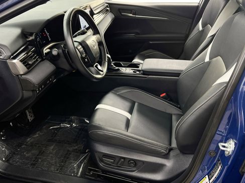 Used 2025 Toyota Camry SE image 2