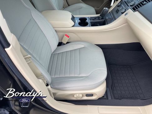 Used 2019 Ford Taurus SE FWD image 18