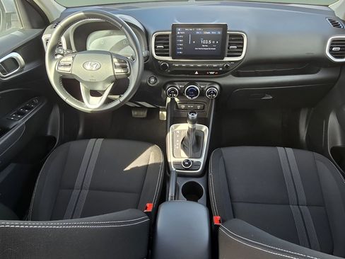 Used 2025 Hyundai Venue SEL image 27