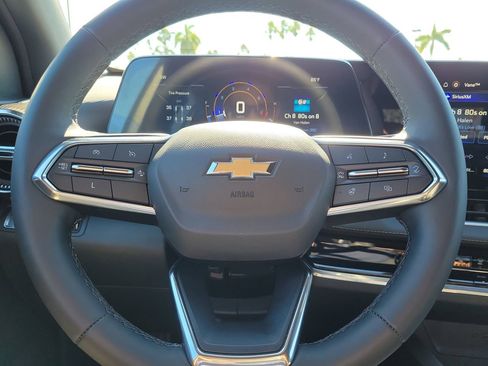 Used 2025 Chevrolet Equinox LT image 29